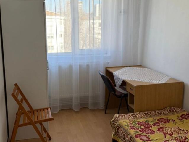 Dacia apartament 57 mp, 3 camere, decomandat, de inchiriat, Coliba Moldovenlior, Cod 162634