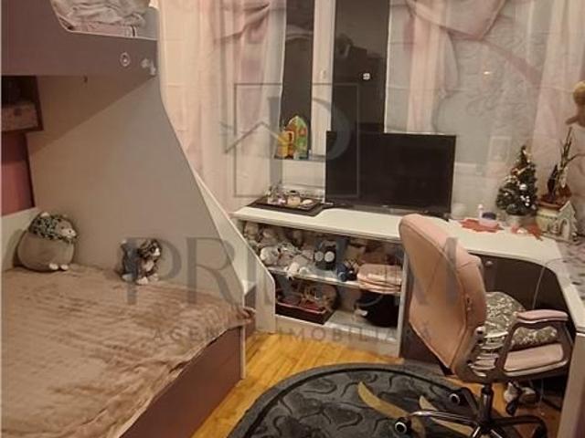 Dacia etaj 2 lift bloc izolat 3 camere 2 bai 2 balcoane c