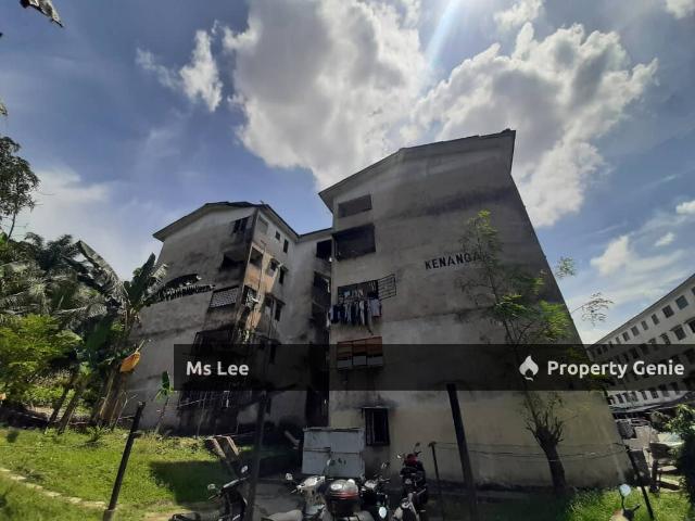 Dahlia Apartment @ Bandar Country Homes, RAWANG Blok Kenanga Tingkat 4 top floor Ready 15/7 or 31/7