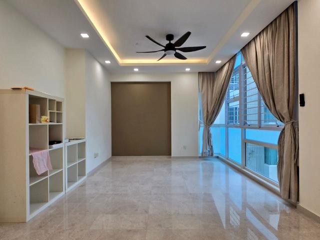Dahlia Park Condominium D17, Condominium