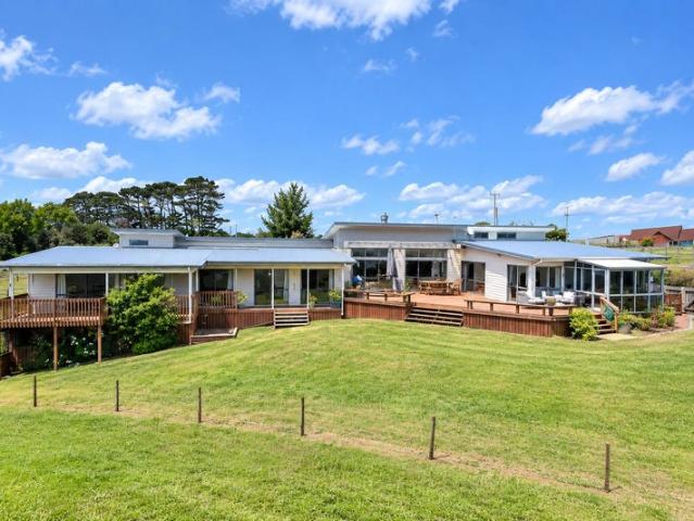 Dairy Flat, 6+ bedrooms