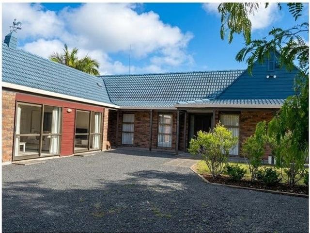 Dairy Flat, 6+ bedrooms