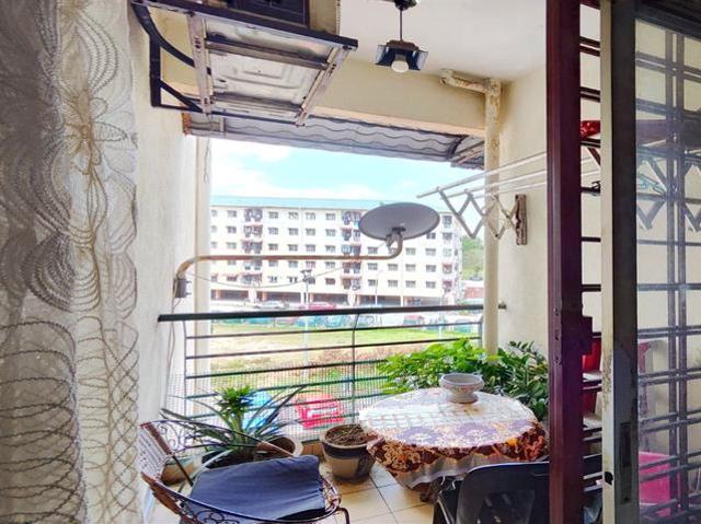 Daisy Apartment Tmn Subang Perdana Star Avenue with Balcony