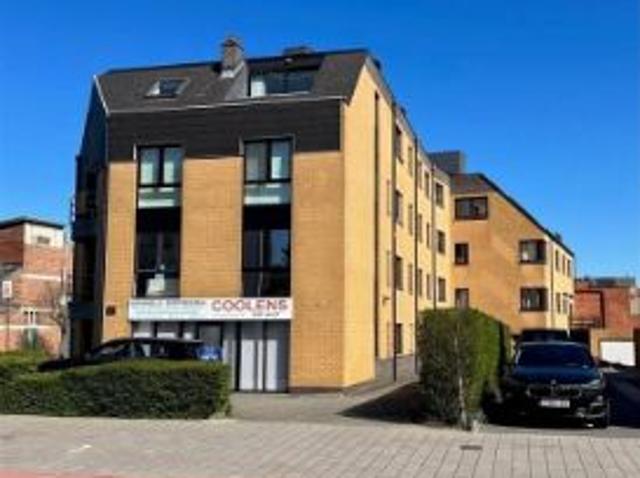 Dakappartement met 3 kamers en een gans de dag zon terras en