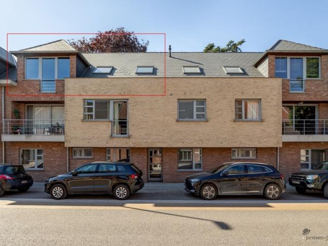 dakappartement met 3 slpkmrs, terras & parkeerplaats