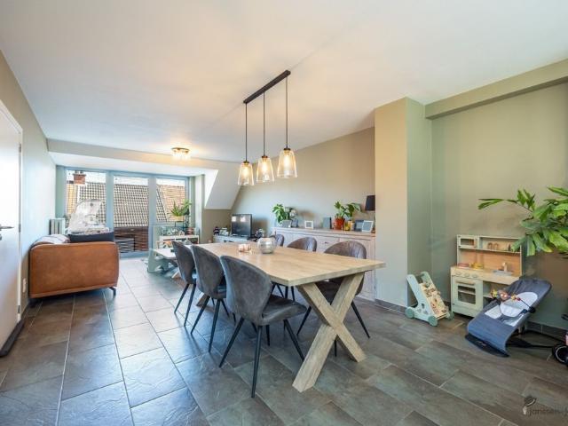 dakappartement met 3 slpkmrs, terras & parkeerplaats