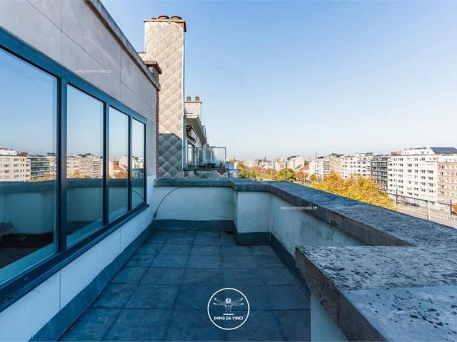 Dakappartement met 2 slaapkamers en 2 terrassen te Gent