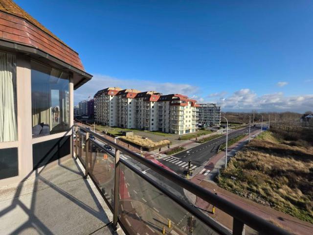Dakappartement met zijdelings zeezicht te Groenendijk Ni.