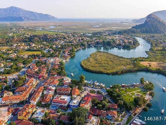 DALYAN ÇANDIRDA EŞSİZ GÖL VE KANAL MANZARALI 3 DÖNÜM 2B ARAZİ