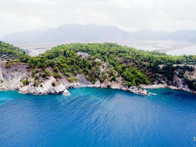 Dalyan İztuzunda Denize Sıfır 6.288 m 2B Arazi Özel Koy