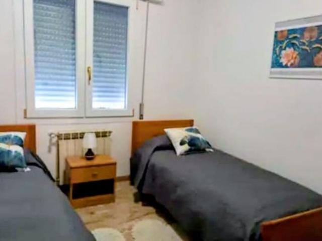 Dal 1 di Agosto 2 camere arredato a mira uso ditta
