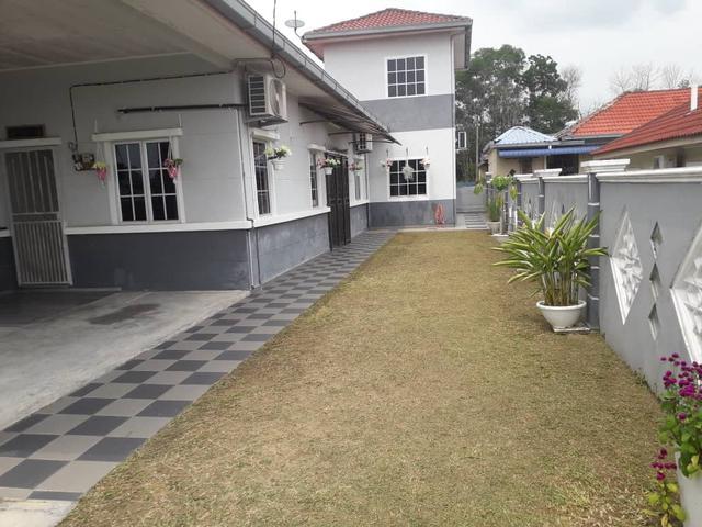 Dalaman Rumah yg lapang terutama bah dapur Persekitaran yg tenang