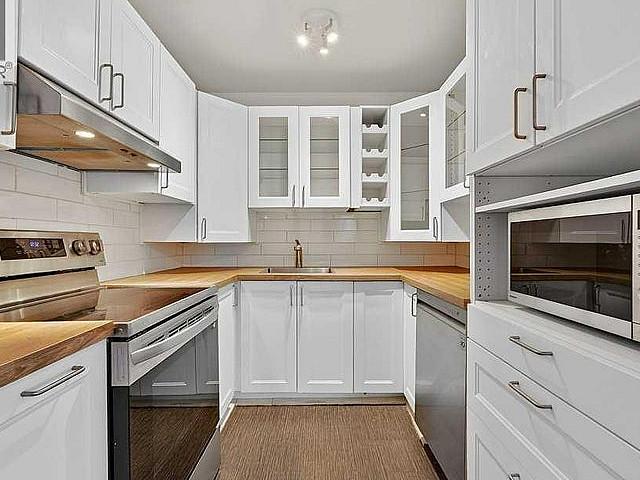 Dalhouse, Nw Calgary Condo 2 Bed, 1 Bath For Sale