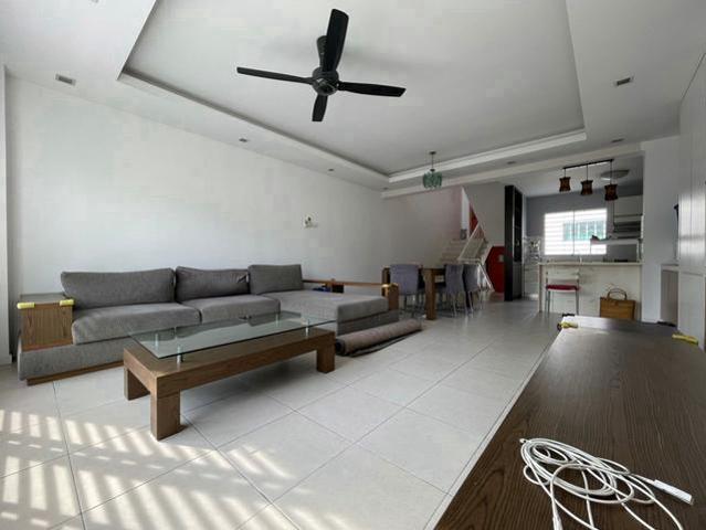 DAlpinia 16 Sierra Puchong Upper unit 2200sf 4R4B Furnish