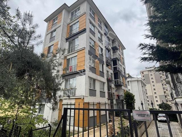 Darüşşafaka Fizik Tedavi Karşısında Satılık 2 + 1 Daire