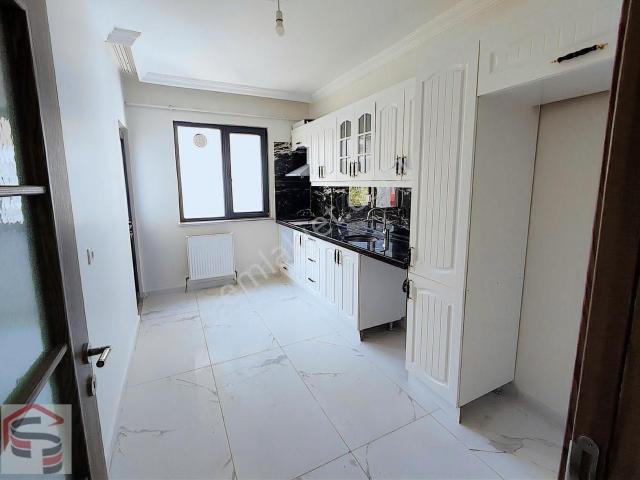 Darıca Sırasöğütlerde Satılık Lüks Arakat Daire 2+1 90 Mtr