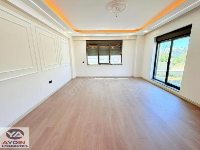 Darıca Sahilde Villa Konseptinde Satılık Lüks Bahçe Dubleksi
