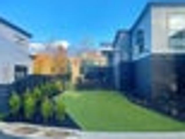FREESTANDING 3 BDRMS $1,029,000
