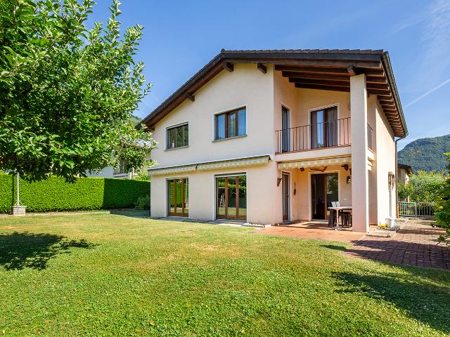 Das freistehende Haus, perfekt für Ihre Familie, nur wenige Minuten vom Hotel entfernt