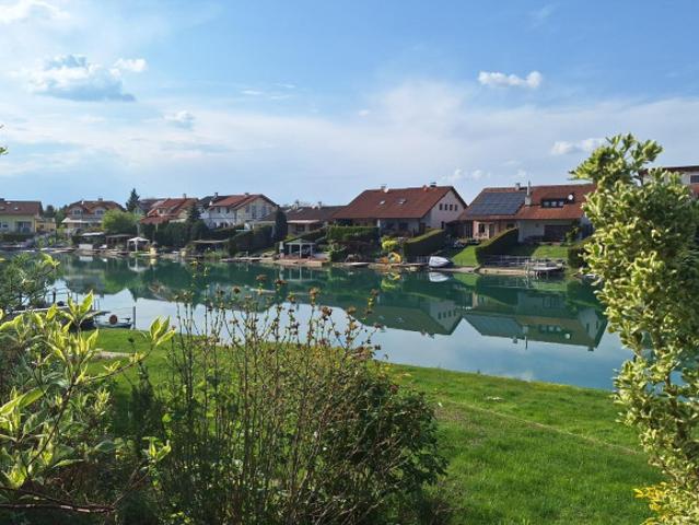 Das Haus am See mit Ausbau Potential. Der Traum vom eigenen Badestrand. Nähe Wien Schwechat