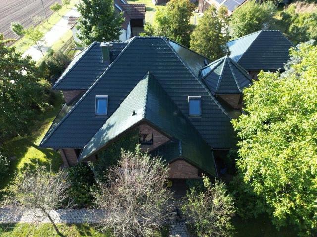 Das Schlösschen in der Nähe des großen Mochowsees