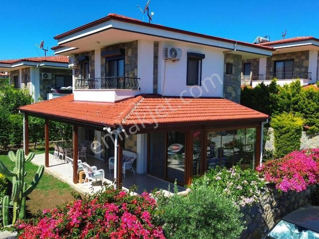 Datça Burgazda Müstakil Villa 261 M² Arsa Paylı Deniz Manzaralı