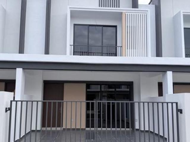 Dato Onn 20x70 built up1974sqft bare unit