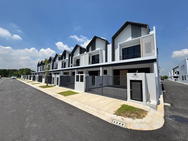 Dato Onn BAE Double storey brand new 4 bedroom