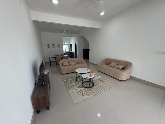 Dato onn Perjiranan 14 double storey 3 bedrooms fully furnished