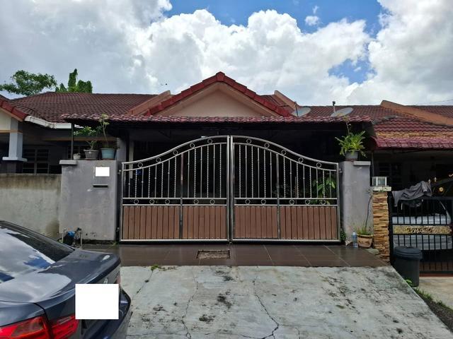 Dato Demang Renovated Single Storey House for Sale in Seri Kembangan