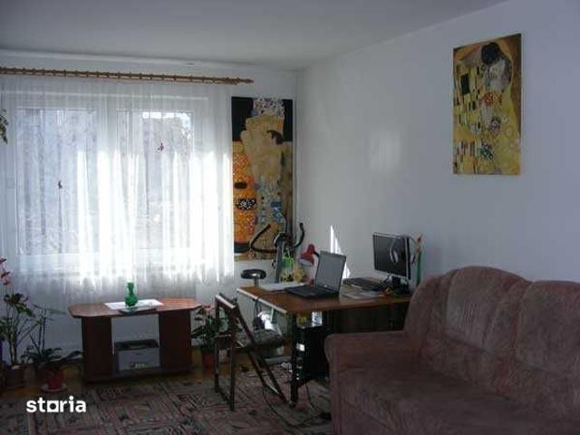 Dau in chirie ap. amenajat 3 camere Pandurilor