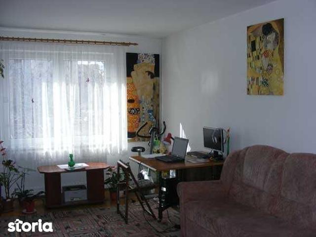 Dau in chirie ap. amenajat 3 camere Pandurilor