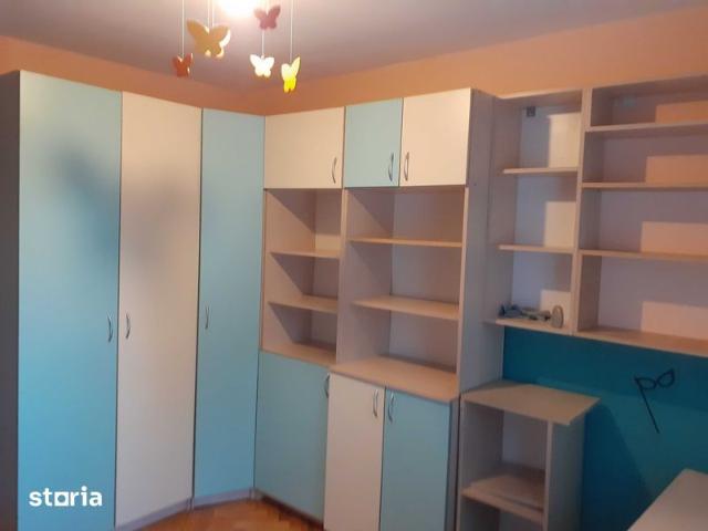 Dau in chirie apartament cu 3 camere