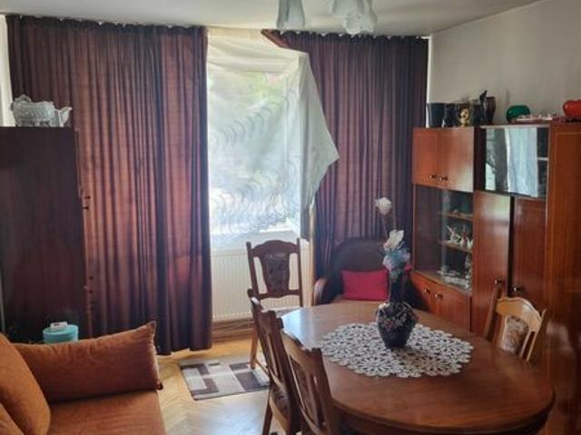 Dau in chirie apartament cu 2 camere, zona centrala