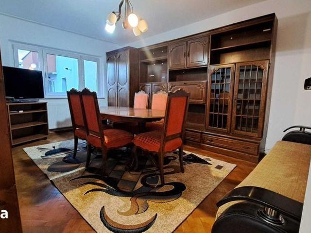 Dau in chirie apartament cu 4 camere in zona Plopilor Cluj Napoca