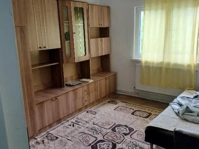 Dau in chirie apartament cu o cameră/garsoniera Tudor zona Diamant