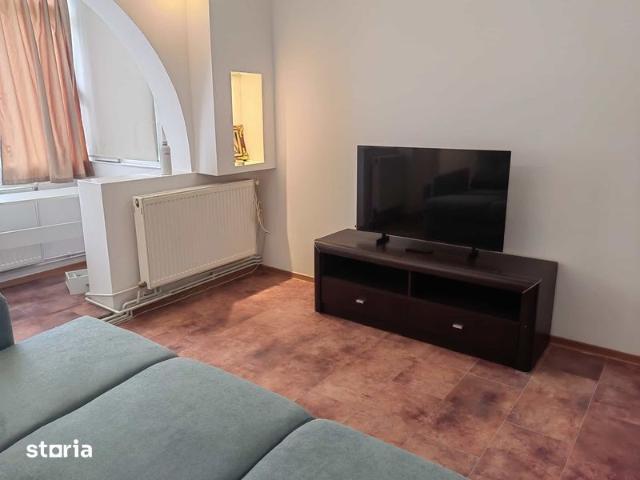 dau spre inchiriere apartament 2 camere pacurari