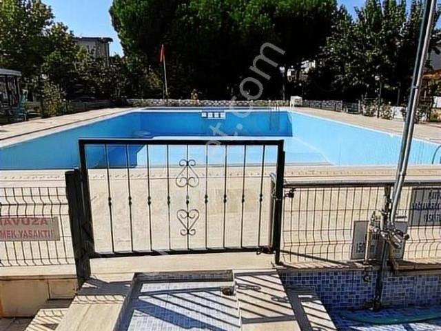 Davutlar Da Havuzlu Site İçerisinde Triplex Villa