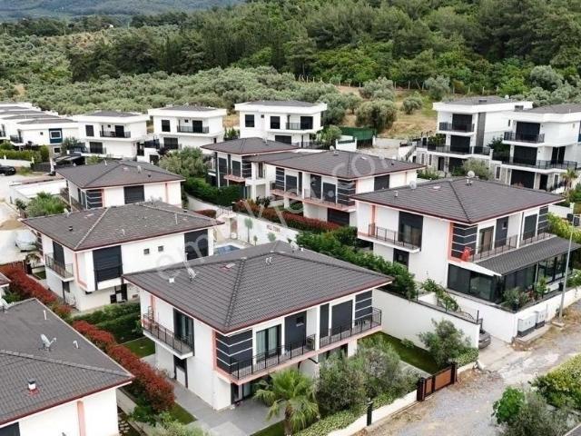 Davutlar Havuzlu Site İçerisinde 3+1 Geniş Doğa Manzaralı Villa