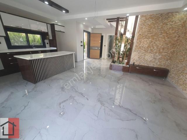 Davutlar Merkezde 4+1 Havuzlu Müstakil Villa