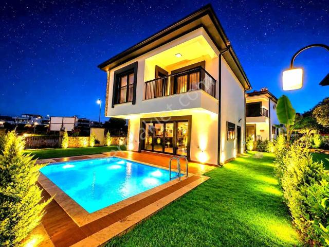 Davutlarda Özel Havuzlu Tek Müstakil Bahçeli Sıfır Villa