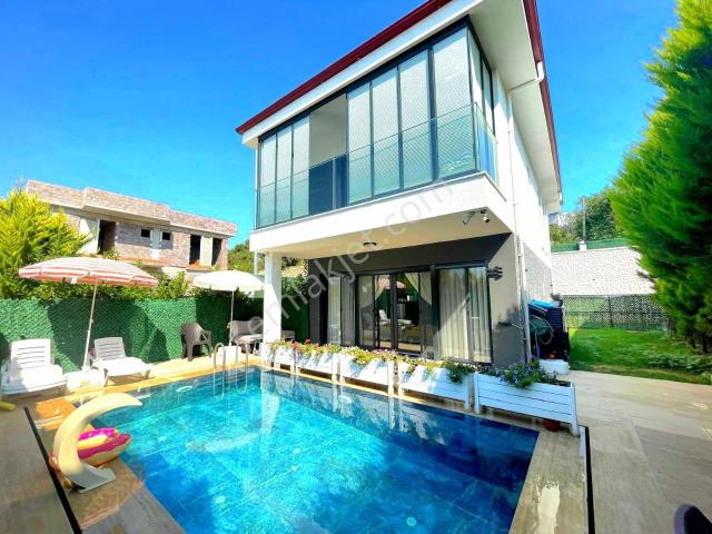 Davutlarda Özel Havuzlu Ful Eşyalı Tek Müstakil Villa