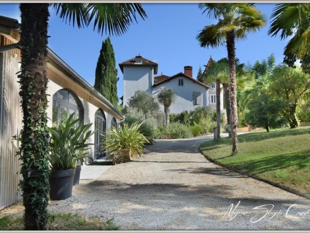 MONT DE MARSAN 40, à vendre, propriété d'exception de 420 m² au calme avec dépendance