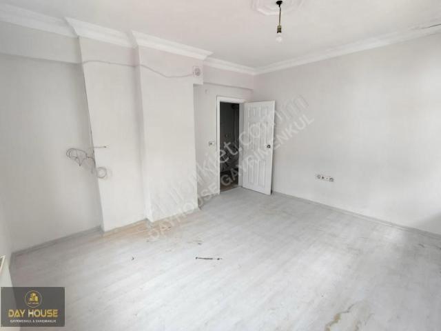 Day House'den Zübeyde Hanımda Güney Cephe Ara Kat Daire