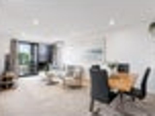 Daylight Robbery: 2 beds, 2 baths, 2 cars