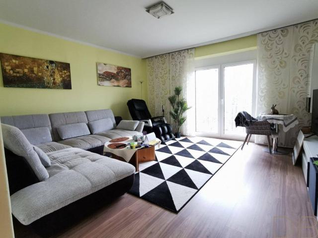DB IMMOBILIEN | 3 Zimmerwohnung mit Balkon und Parkplatz bezugsbereit!