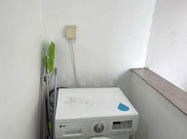 D'Gallery Apartment Room Rental, $1,300, 1 Bed 2 Bath 120 sqft $10.83 psf