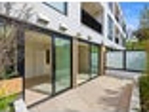 DGZ Gem North Facing with Courtyard!