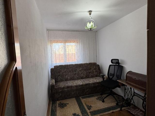 De vanzare apartament 3 camere direct proprietar