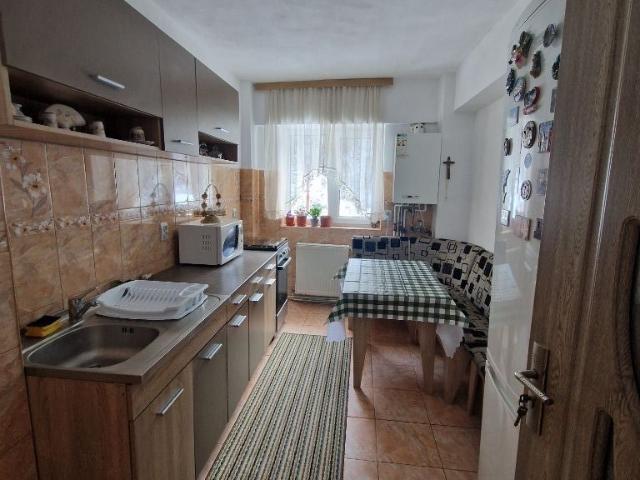 De vanzare apartament 2 camere semidecomandat Azuga